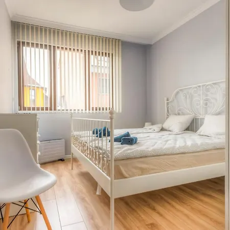 Elegance - Spacious Center *